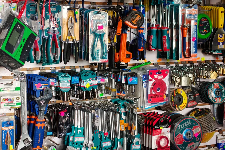 Rayon outillage et quincaillerie d'un magasin Mr.Bricolage